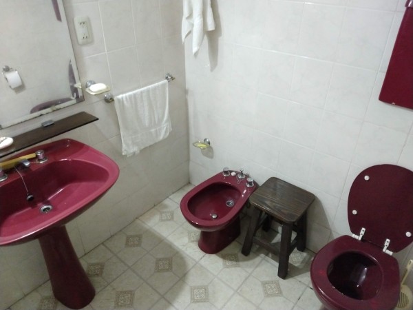 Amplio Chalet colonial en venta Quilmes Oeste 3 habitaciones