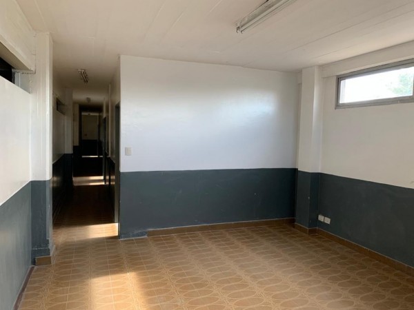 ALQUILER GALPON LOCAL GRANDE FCO VARELA CON PLAYA DE ESTACIONAMIENTO