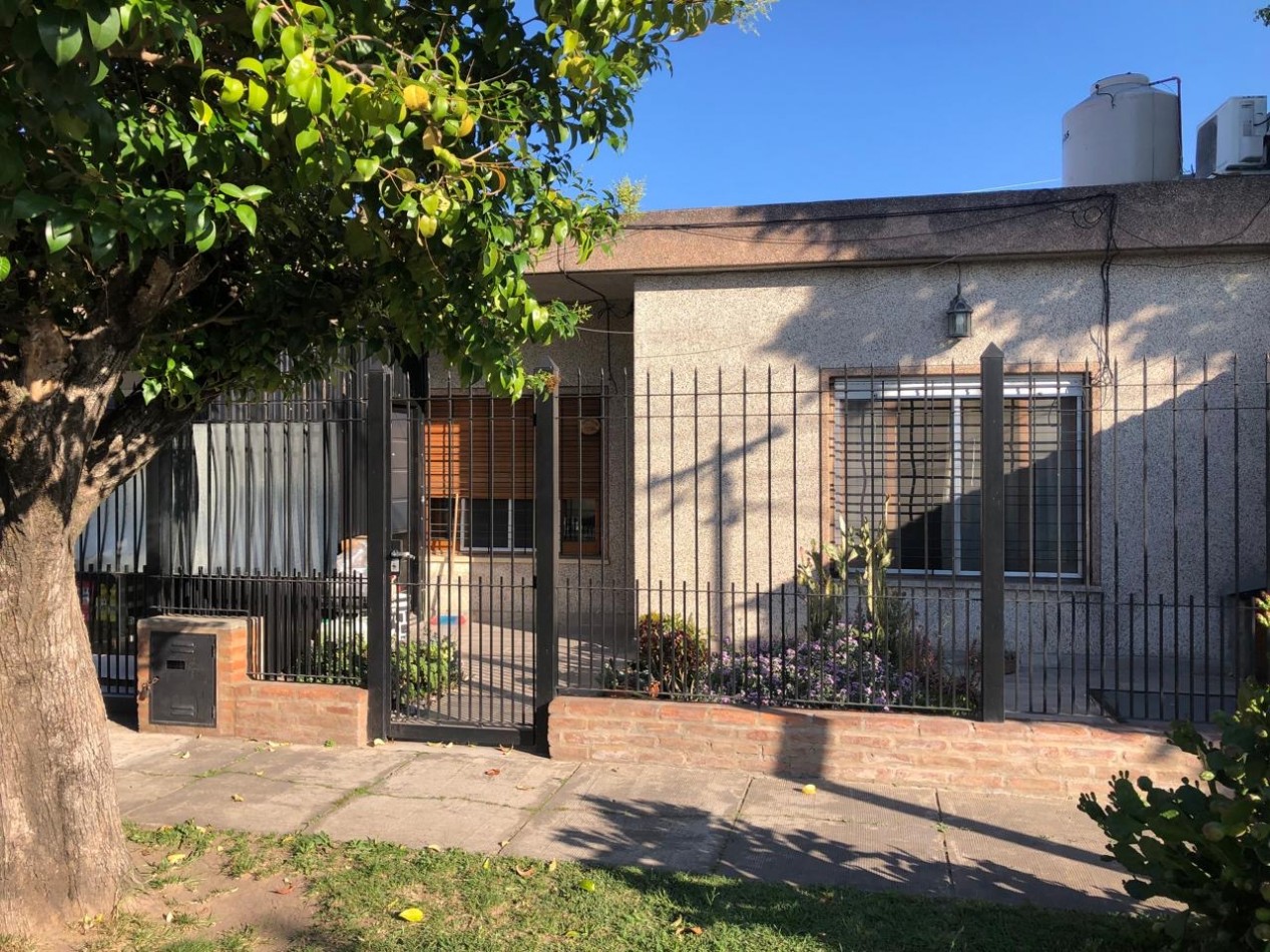 VENTA | Casa 3 ambientes con fondo libre