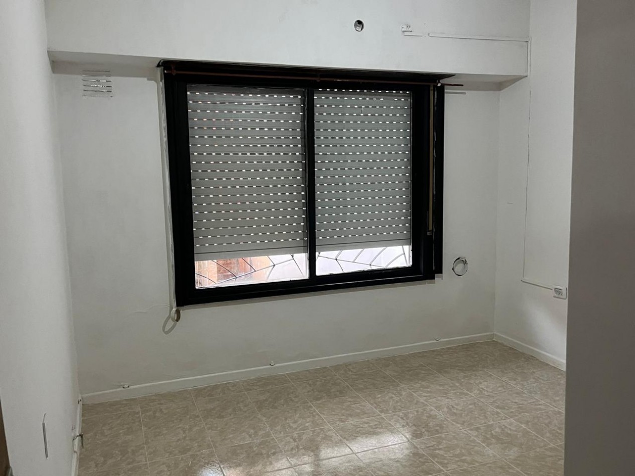 CASA 3 AMBIENTES c/ COCHERA, PATIO y TERRAZA