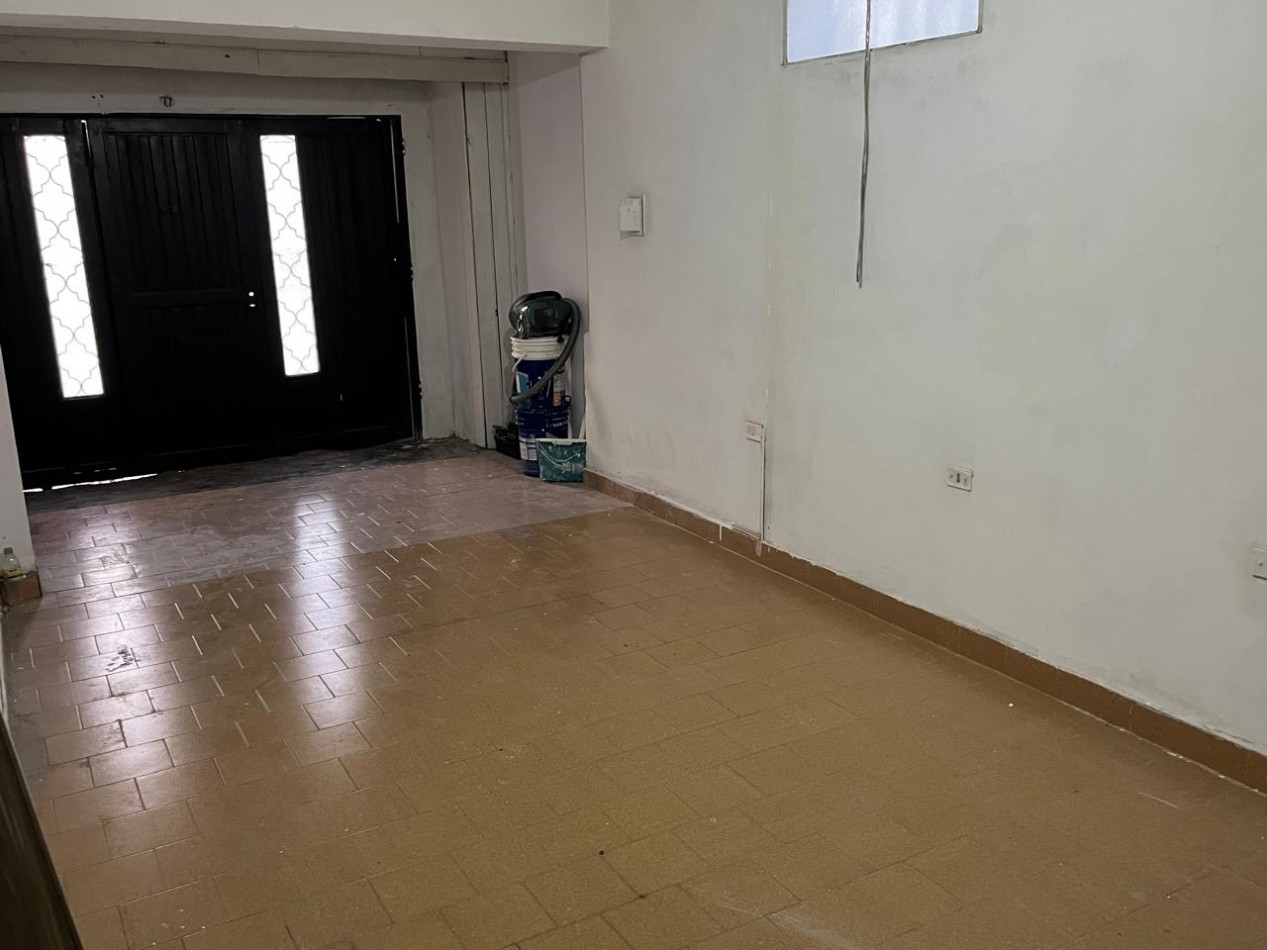 CASA 3 AMBIENTES c/ COCHERA, PATIO y TERRAZA