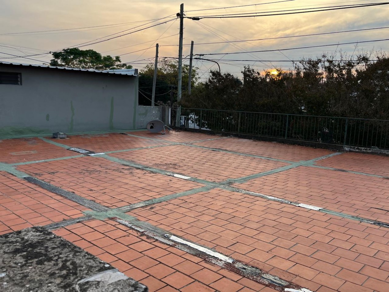 CASA 3 AMBIENTES c/ COCHERA, PATIO y TERRAZA