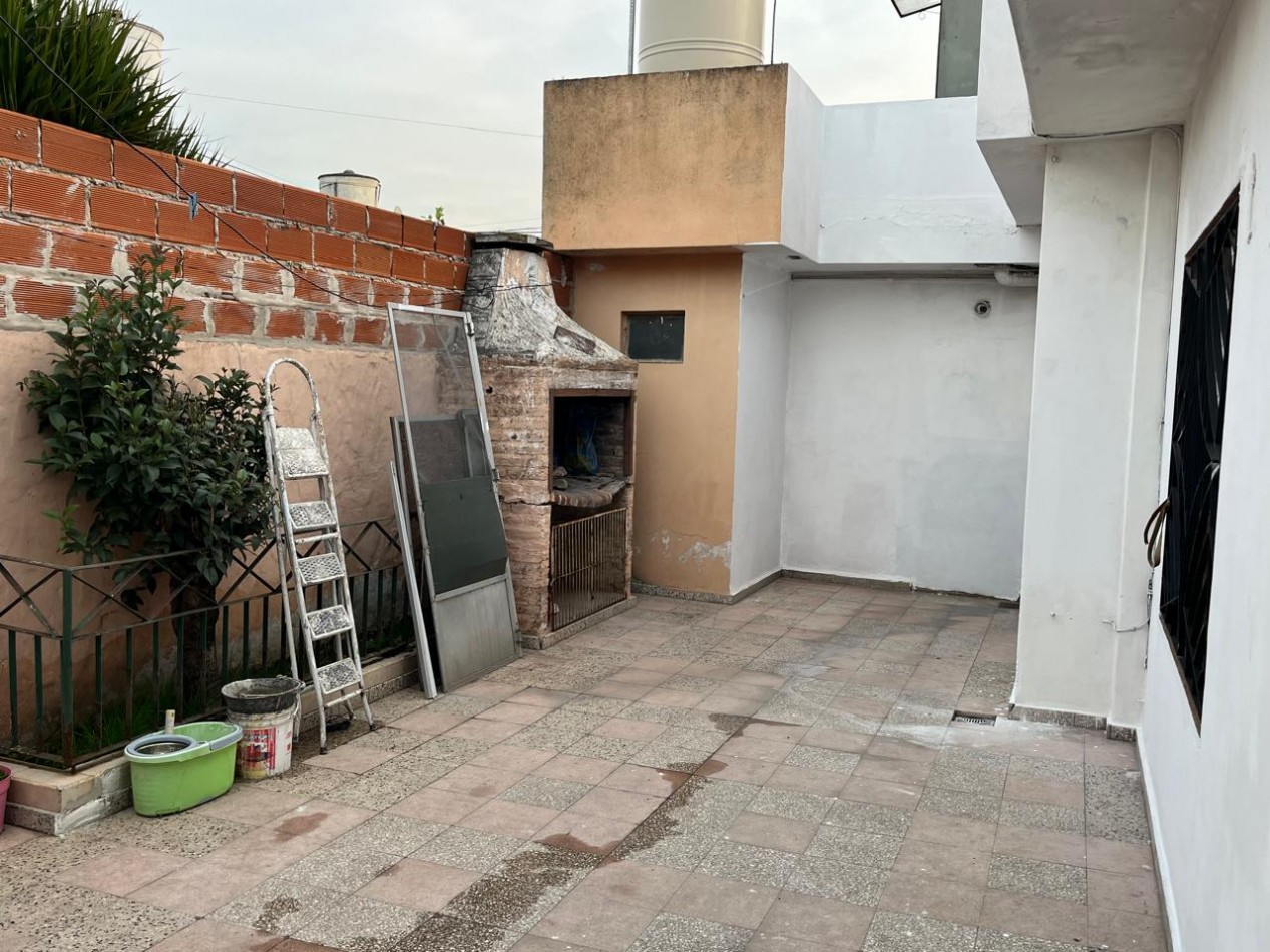 CASA 3 AMBIENTES c/ COCHERA, PATIO y TERRAZA