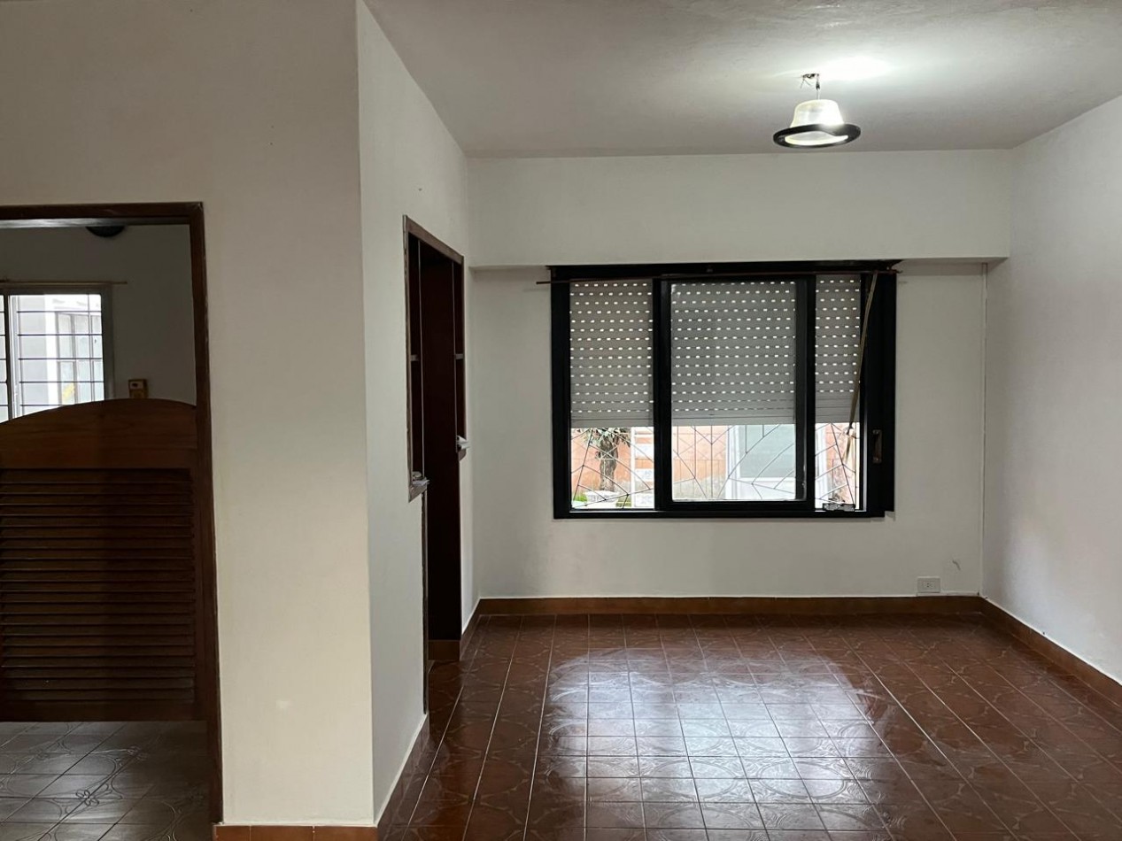 CASA 3 AMBIENTES c/ COCHERA, PATIO y TERRAZA