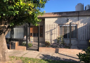 VENTA | Casa 3 ambientes con fondo libre